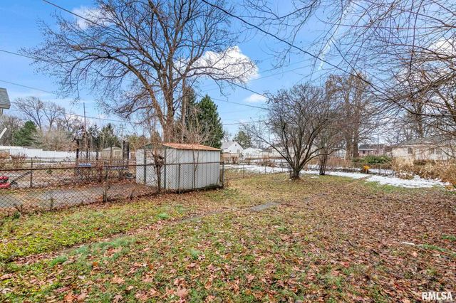 2236 E ADAMS Street, Springfield, IL 62703