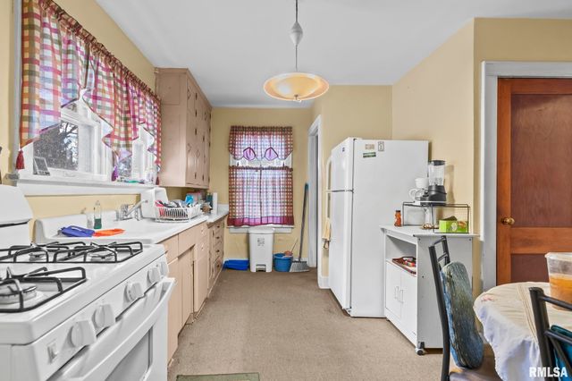 2236 E ADAMS Street, Springfield, IL 62703