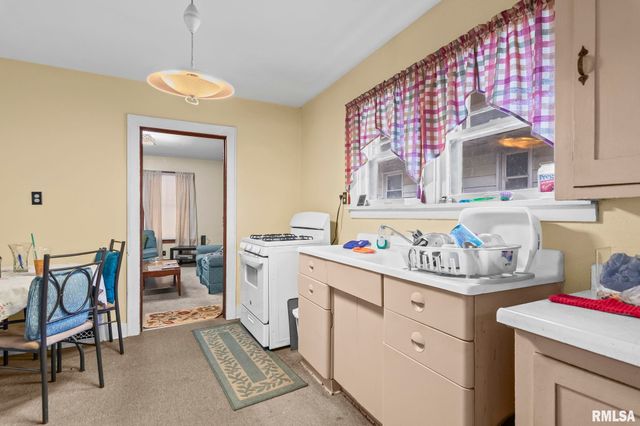 2236 E ADAMS Street, Springfield, IL 62703