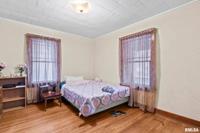 2236 E ADAMS Street, Springfield, IL 62703