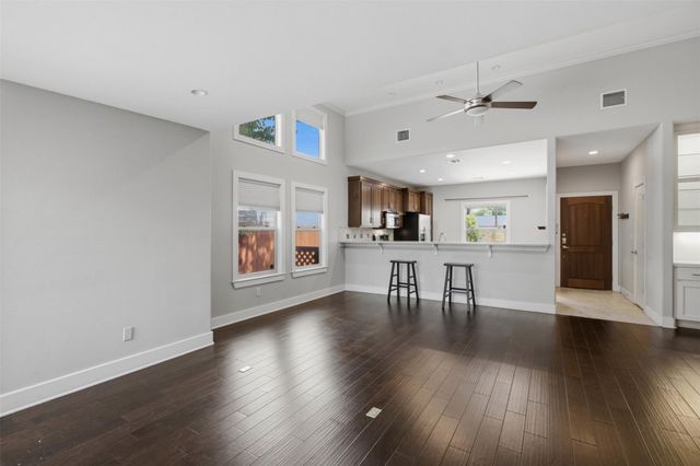 1315 W Anderson LN A, Austin, TX 78757