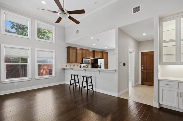 1315 W Anderson LN A, Austin, TX 78757