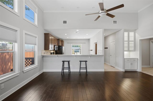 1315 W Anderson LN A, Austin, TX 78757