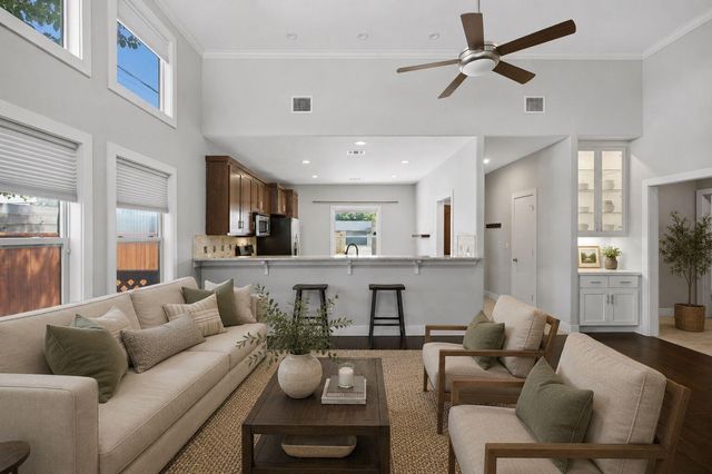 1315 W Anderson LN A, Austin, TX 78757