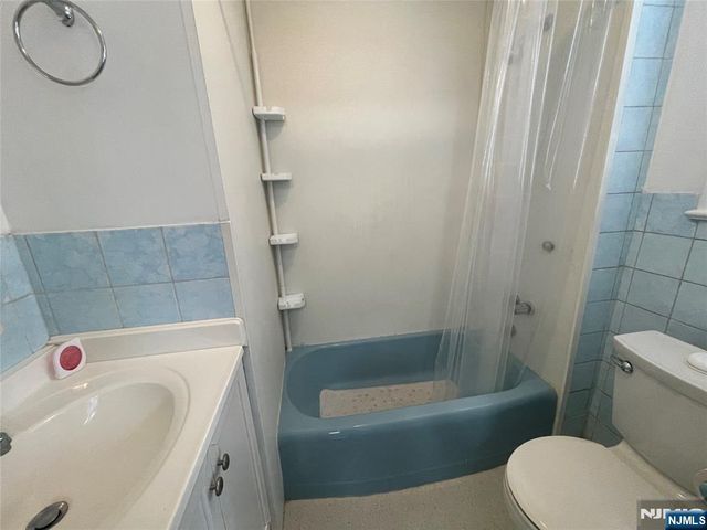 126 69th, Guttenberg, NJ 07093