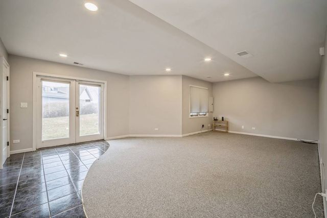 933 W Essex Place, Arlington Heights, IL 60004