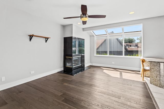 933 W Essex Place, Arlington Heights, IL 60004