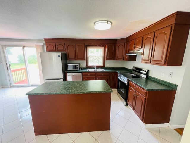 192 Grandview Ave, West Springfield, MA 01089