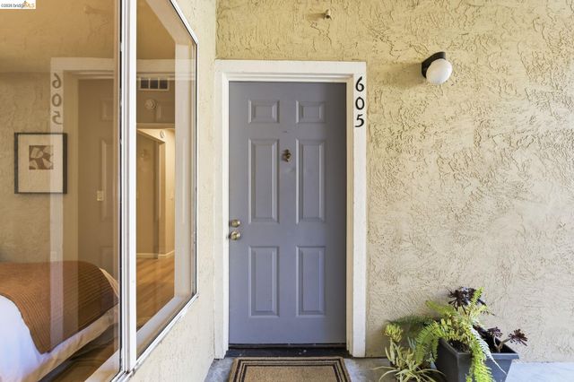 605 Forest Run, Hercules, CA 94547