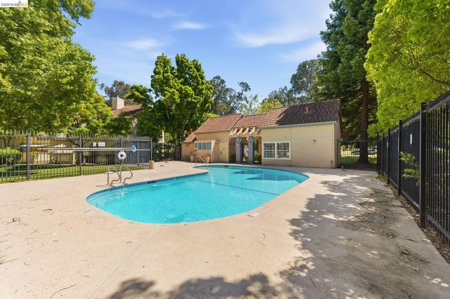 605 Forest Run, Hercules, CA 94547