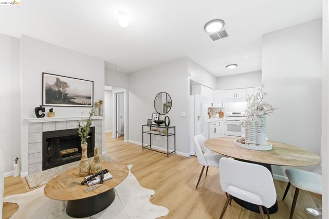 605 Forest Run, Hercules, CA 94547