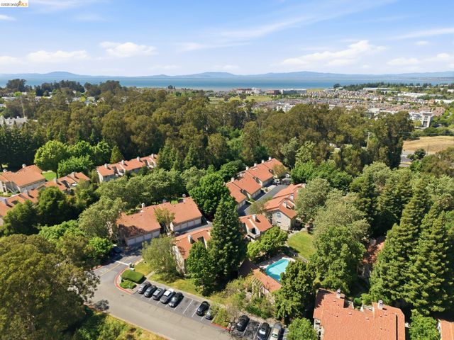 605 Forest Run, Hercules, CA 94547