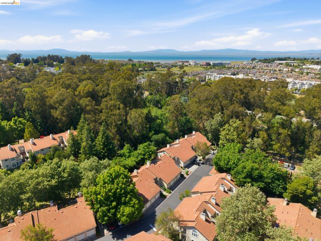 605 Forest Run, Hercules, CA 94547