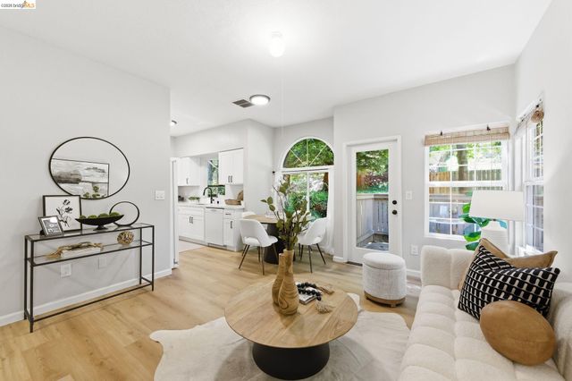 605 Forest Run, Hercules, CA 94547