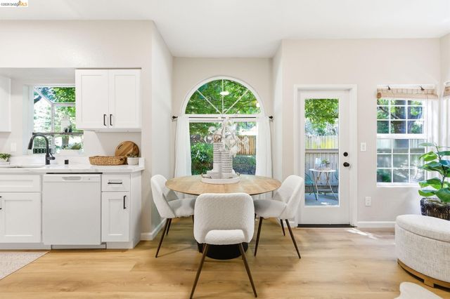 605 Forest Run, Hercules, CA 94547