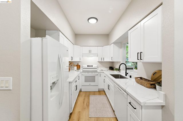 605 Forest Run, Hercules, CA 94547