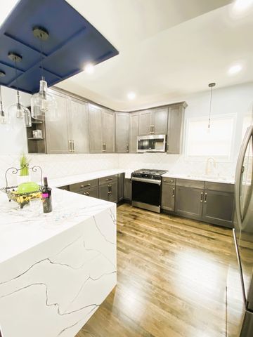 949 N Lockwood Avenue, Chicago, IL 60651