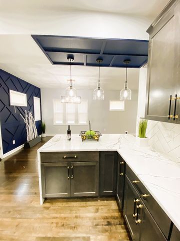 949 N Lockwood Avenue, Chicago, IL 60651