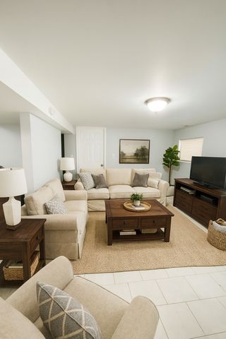 949 N Lockwood Avenue, Chicago, IL 60651