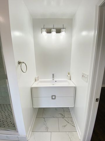 949 N Lockwood Avenue, Chicago, IL 60651