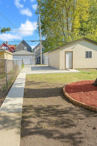 949 N Lockwood Avenue, Chicago, IL 60651