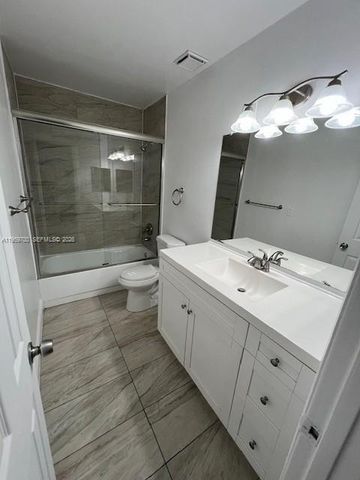 18336 NW 68th Ave E, Hialeah, FL 33015