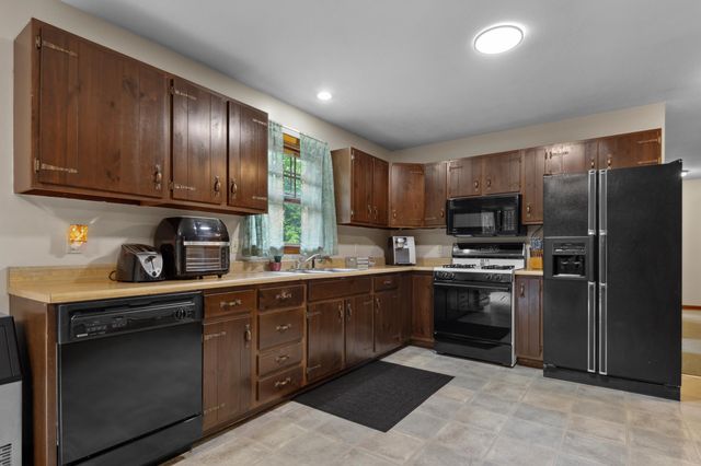 13 Seyah Road, Shelburne, NH 03581