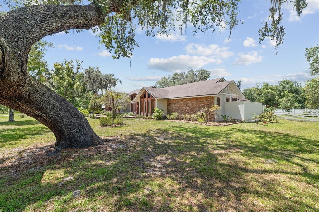Image 5 of property listing at 338 ROCKWELL CIRCLE, Lake Mary, FL 32746