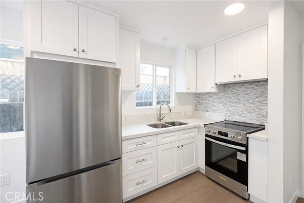 6907 Noble, Van Nuys (los Angeles), CA 91405