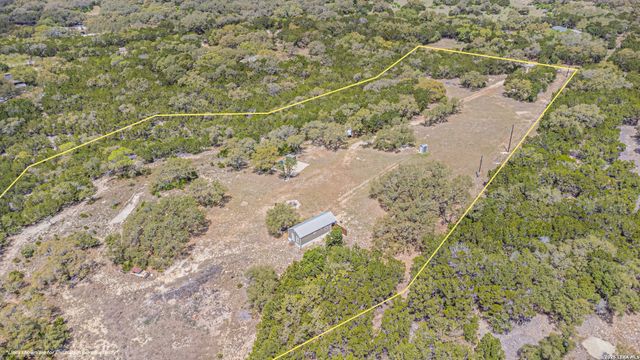 1353 Brushy Creek Dr, Lakehills, TX 78063