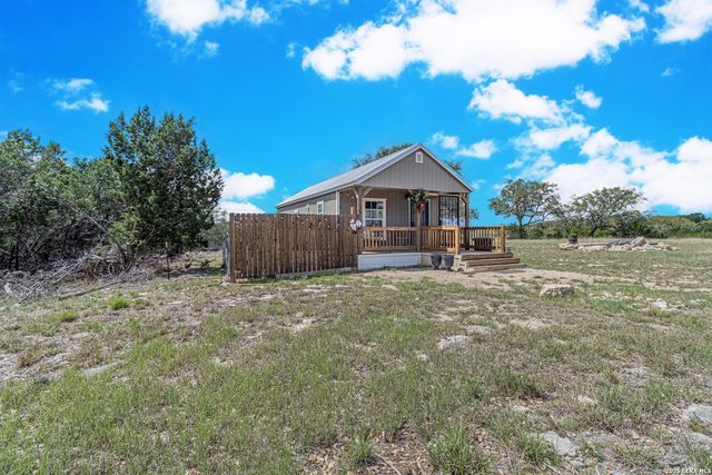1353 Brushy Creek Dr, Lakehills, TX 78063