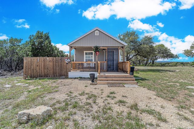 1353 Brushy Creek Dr, Lakehills, TX 78063