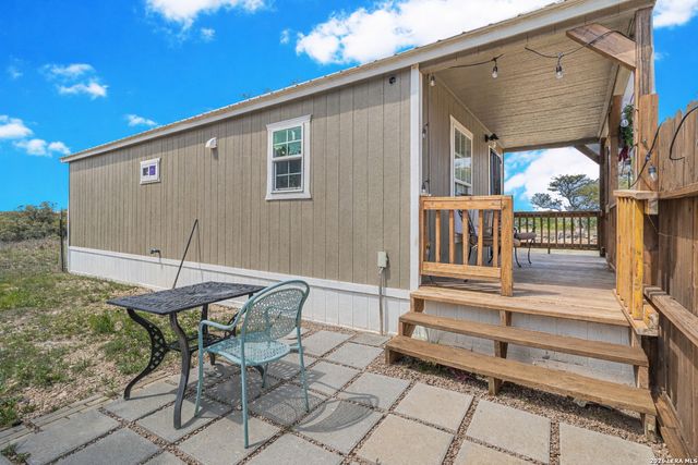 1353 Brushy Creek Dr, Lakehills, TX 78063