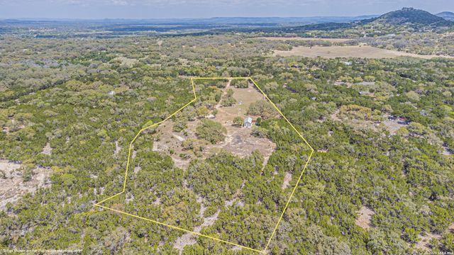 1353 Brushy Creek Dr, Lakehills, TX 78063