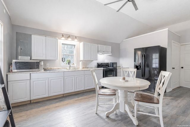 1353 Brushy Creek Dr, Lakehills, TX 78063