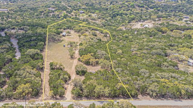 1353 Brushy Creek Dr, Lakehills, TX 78063