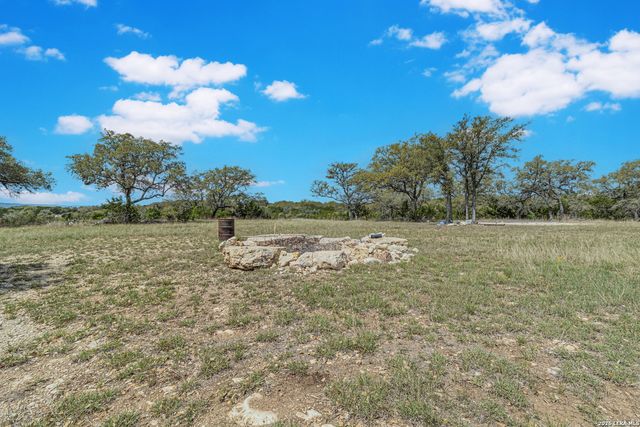 1353 Brushy Creek Dr, Lakehills, TX 78063