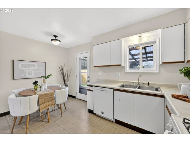 135 Ne 55TH Ave, Portland, OR 97213