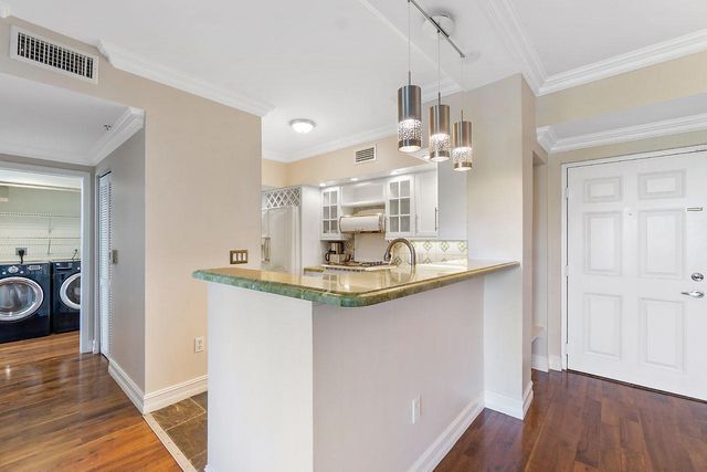 11740 St Andrews Place 207, Wellington, FL 33414