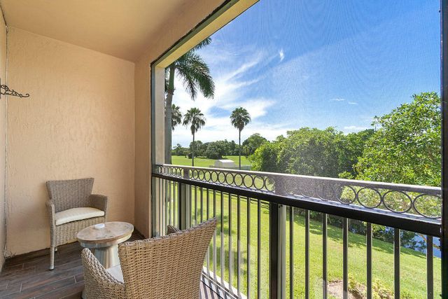 11740 St Andrews Place 207, Wellington, FL 33414