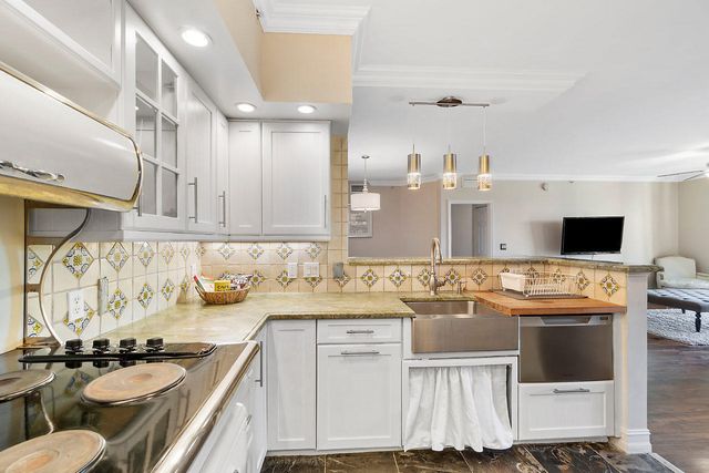 11740 St Andrews Place 207, Wellington, FL 33414