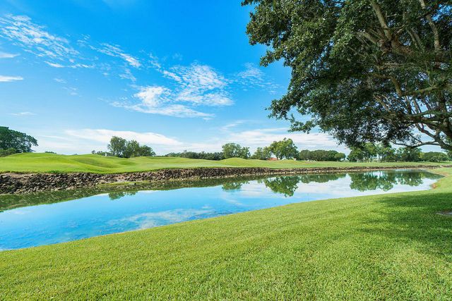 11740 St Andrews Place 207, Wellington, FL 33414