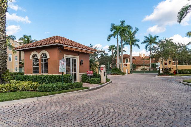 11740 St Andrews Place 207, Wellington, FL 33414