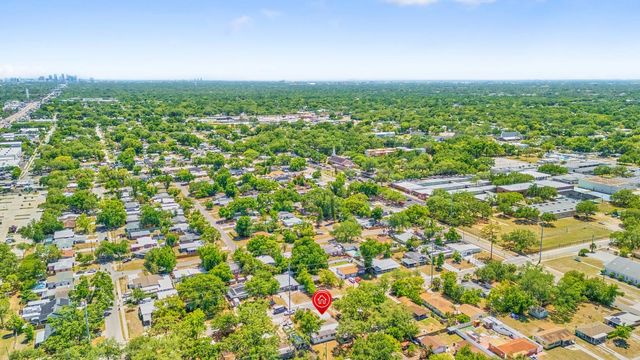 207 W BOUGAINVILLEA AVENUE, Tampa, FL 33612