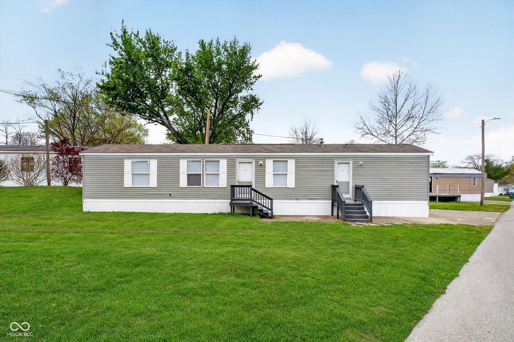 154 Echo Lake E, Mooresville, IN 46158