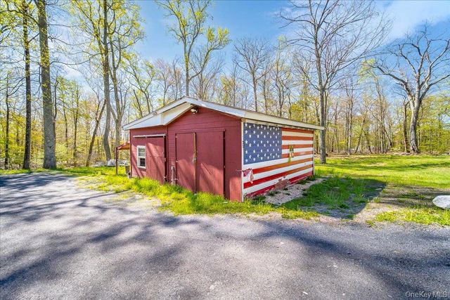 80 Jones Road, Pine Bush, NY 12566