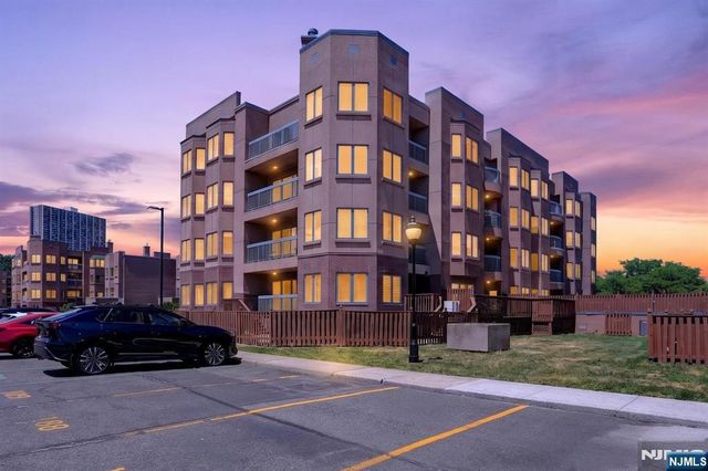 502 Livingston Court N502, Edgewater, NJ 07020