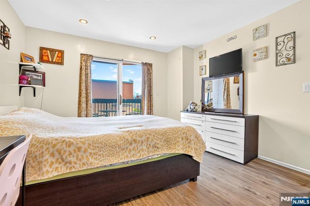 502 Livingston Court N502, Edgewater, NJ 07020