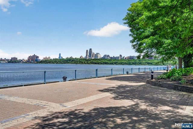 502 Livingston Court N502, Edgewater, NJ 07020