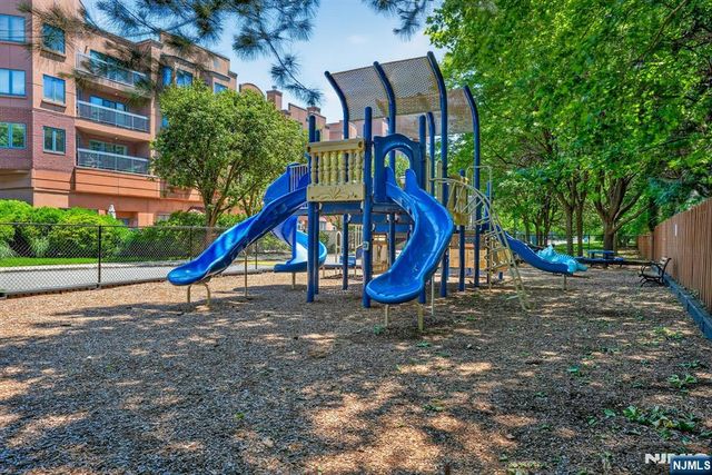 502 Livingston Court N502, Edgewater, NJ 07020